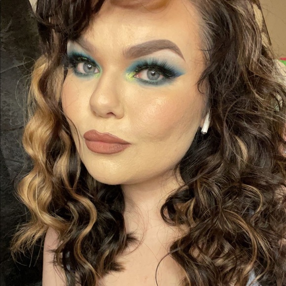 Meet your Posher, Ashley - Picture 2 of 4